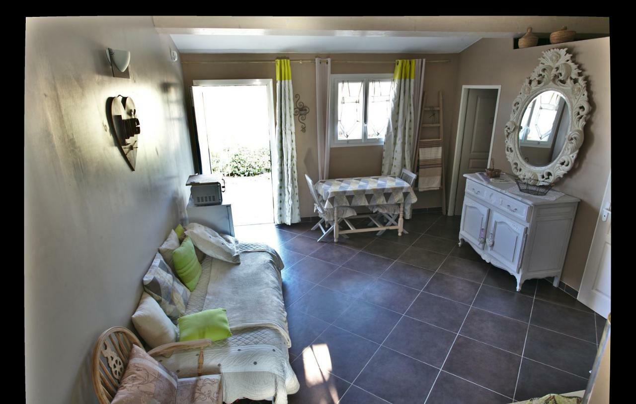 La Bastide Des Sources Bed & Breakfast Ле Кастеле Екстериор снимка