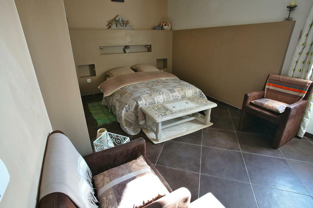 La Bastide Des Sources Bed & Breakfast Ле Кастеле Екстериор снимка