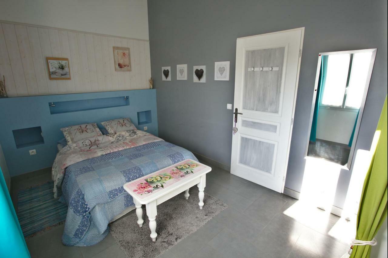 La Bastide Des Sources Bed & Breakfast Ле Кастеле Екстериор снимка