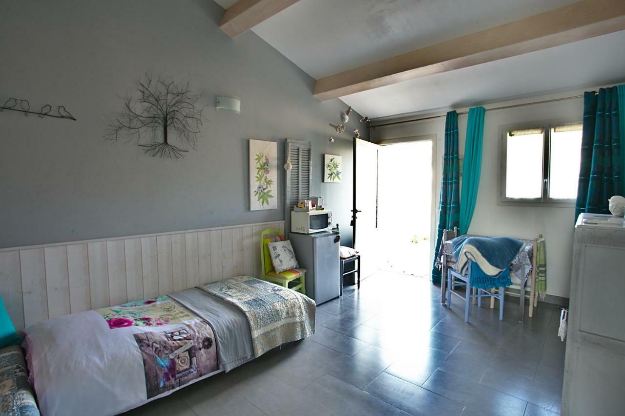 La Bastide Des Sources Bed & Breakfast Ле Кастеле Екстериор снимка
